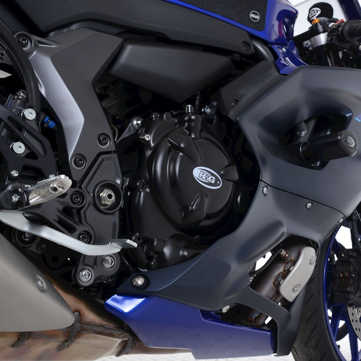 R&G Racing RHS Engine Case Covers - Pair (road/race version) for Yamaha R7 '22, MT-07, XSR700 '15-'22, Tracer 700 '16-'20, XTZ700 Tenere '19-'22
